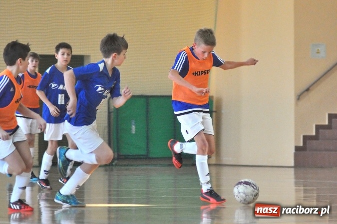 Zdjęcie w galerii na portalu naszraciborz.pl: Młodziki Unii Racibórz IV wygrały ligę halową wiadomości z regionu