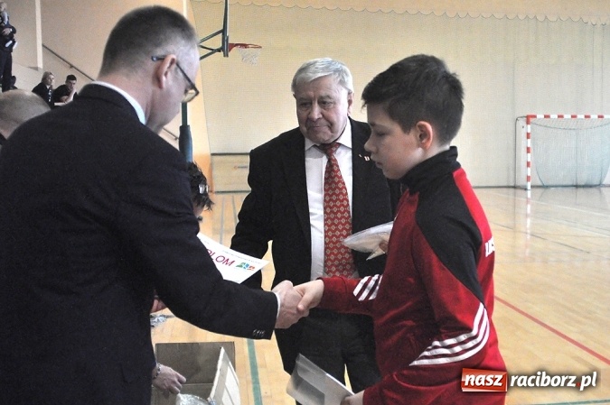 Zdjęcie w galerii na portalu naszraciborz.pl: Młodziki Unii Racibórz IV wygrały ligę halową wiadomości z regionu