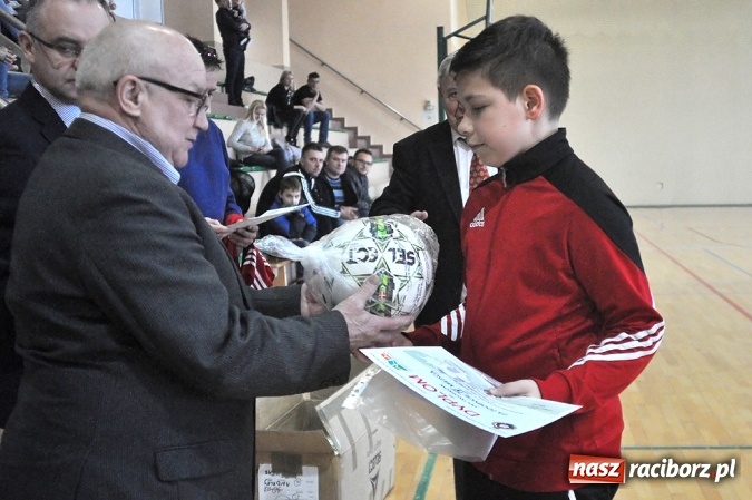 Zdjęcie w galerii na portalu naszraciborz.pl: Młodziki Unii Racibórz IV wygrały ligę halową wiadomości z regionu