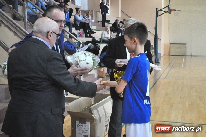 Zdjęcie w galerii na portalu naszraciborz.pl: Młodziki Unii Racibórz IV wygrały ligę halową wiadomości z regionu
