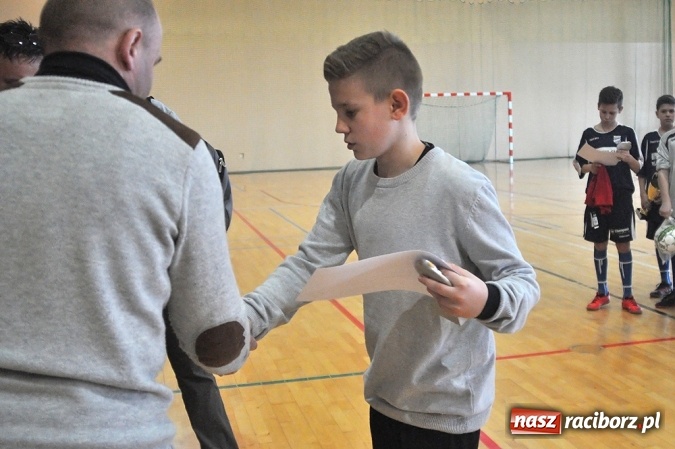 Zdjęcie w galerii na portalu naszraciborz.pl: Młodziki Unii Racibórz IV wygrały ligę halową wiadomości z regionu