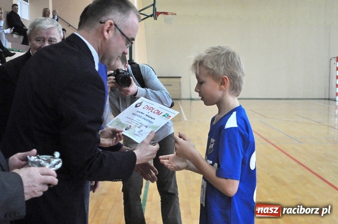 Zdjęcie w galerii na portalu naszraciborz.pl: Młodziki Unii Racibórz IV wygrały ligę halową wiadomości z regionu