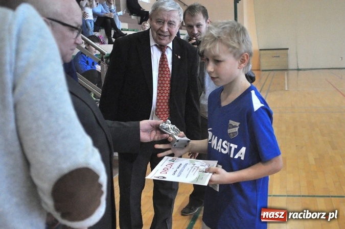 Zdjęcie w galerii na portalu naszraciborz.pl: Młodziki Unii Racibórz IV wygrały ligę halową wiadomości z regionu