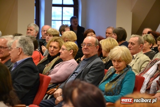 Zdjęcie w galerii na portalu naszraciborz.pl: Koncert zespołu 60 plus na Zamku Piastowskim wiadomości z regionu