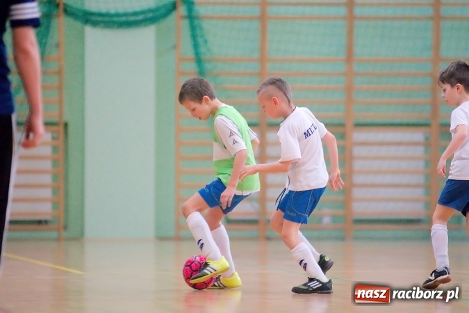 Zdjęcie w galerii na portalu naszraciborz.pl: Zimowa Liga Halowa: Ostatnia kolejka zmagań żaków wiadomości z regionu