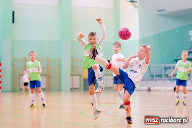 Zdjęcie w galerii na portalu naszraciborz.pl: Zimowa Liga Halowa: Ostatnia kolejka zmagań żaków wiadomości z regionu