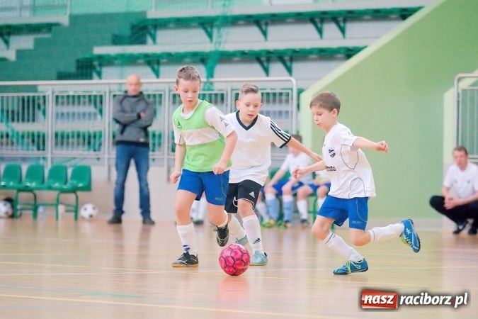 Zdjęcie w galerii na portalu naszraciborz.pl: Zimowa Liga Halowa: Ostatnia kolejka zmagań żaków wiadomości z regionu