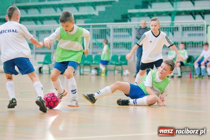 Zdjęcie w galerii na portalu naszraciborz.pl: Zimowa Liga Halowa: Ostatnia kolejka zmagań żaków wiadomości z regionu