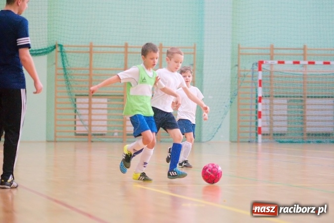 Zdjęcie w galerii na portalu naszraciborz.pl: Zimowa Liga Halowa: Ostatnia kolejka zmagań żaków wiadomości z regionu