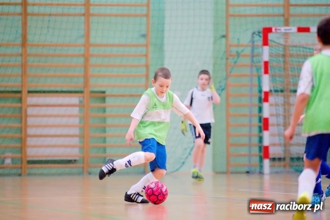 Zdjęcie w galerii na portalu naszraciborz.pl: Zimowa Liga Halowa: Ostatnia kolejka zmagań żaków wiadomości z regionu