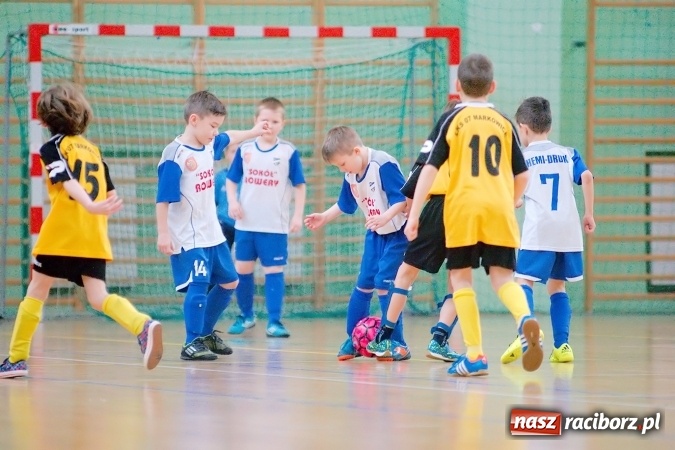 Zdjęcie w galerii na portalu naszraciborz.pl: Zimowa Liga Halowa: Ostatnia kolejka zmagań żaków wiadomości z regionu