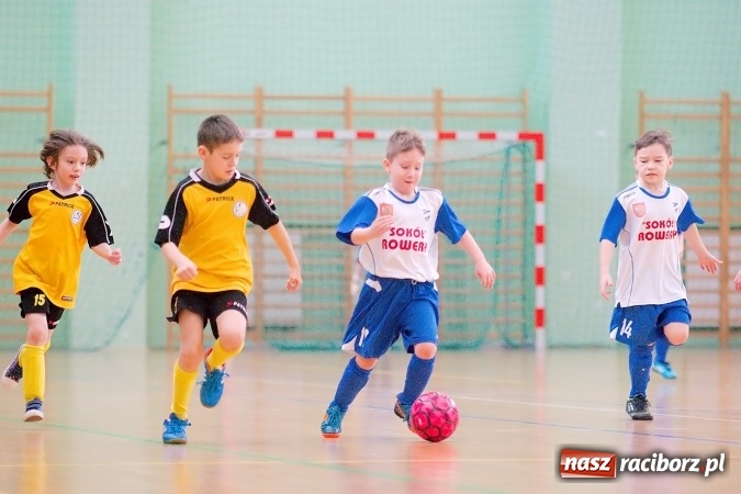 Zdjęcie w galerii na portalu naszraciborz.pl: Zimowa Liga Halowa: Ostatnia kolejka zmagań żaków wiadomości z regionu