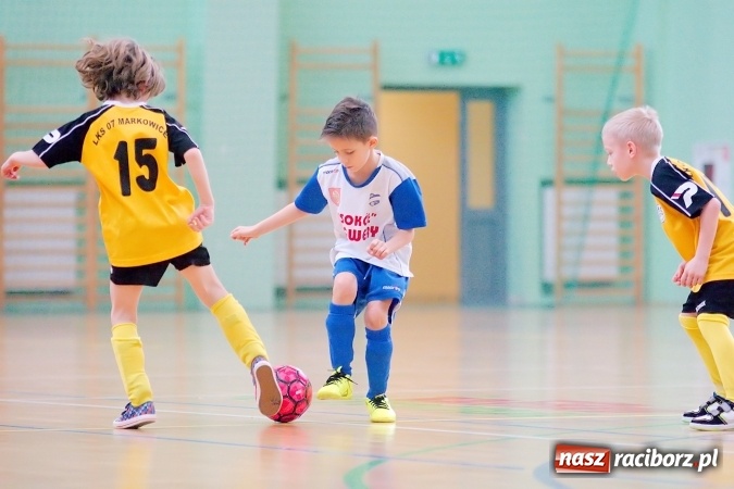 Zdjęcie w galerii na portalu naszraciborz.pl: Zimowa Liga Halowa: Ostatnia kolejka zmagań żaków wiadomości z regionu