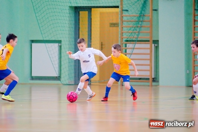 Zdjęcie w galerii na portalu naszraciborz.pl: Zimowa Liga Halowa: Ostatnia kolejka zmagań żaków wiadomości z regionu