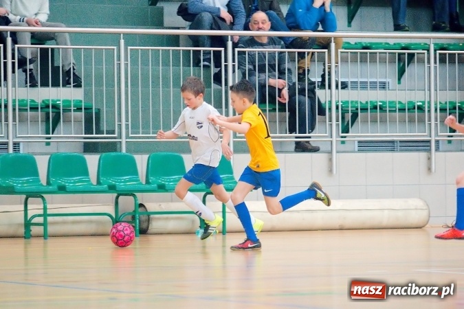 Zdjęcie w galerii na portalu naszraciborz.pl: Zimowa Liga Halowa: Ostatnia kolejka zmagań żaków wiadomości z regionu