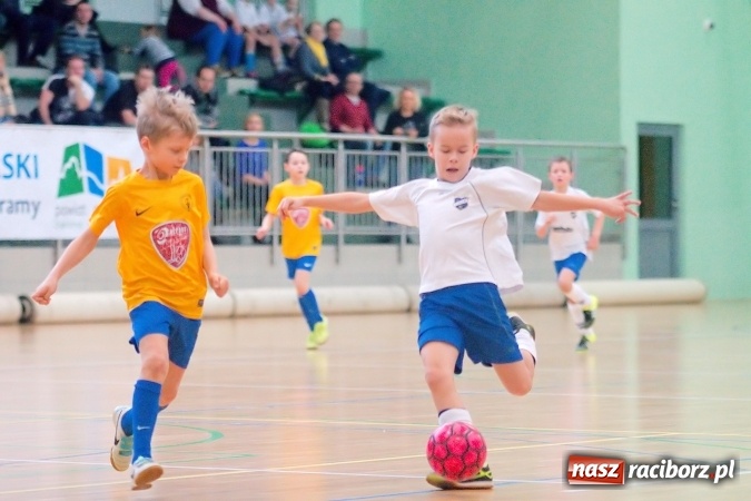 Zdjęcie w galerii na portalu naszraciborz.pl: Zimowa Liga Halowa: Ostatnia kolejka zmagań żaków wiadomości z regionu