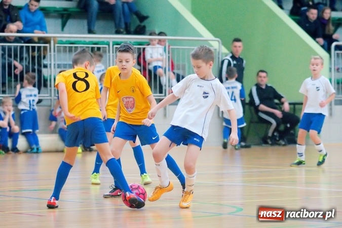 Zdjęcie w galerii na portalu naszraciborz.pl: Zimowa Liga Halowa: Ostatnia kolejka zmagań żaków wiadomości z regionu