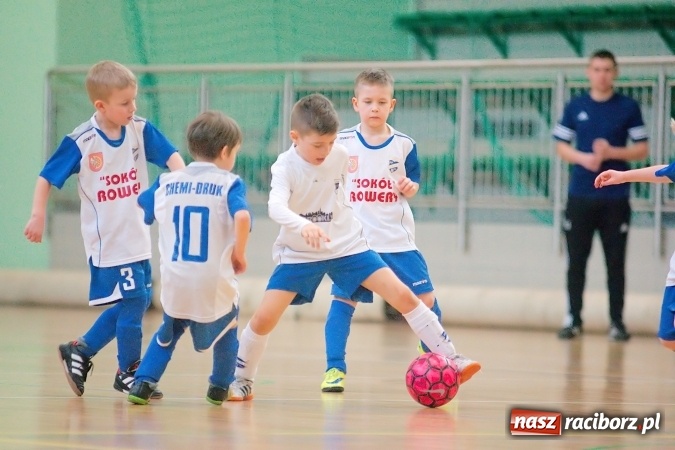 Zdjęcie w galerii na portalu naszraciborz.pl: Zimowa Liga Halowa: Ostatnia kolejka zmagań żaków wiadomości z regionu