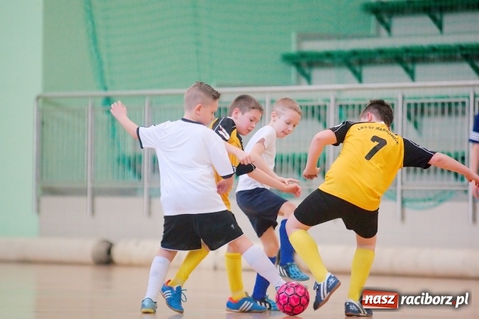 Zdjęcie w galerii na portalu naszraciborz.pl: Zimowa Liga Halowa: Ostatnia kolejka zmagań żaków wiadomości z regionu