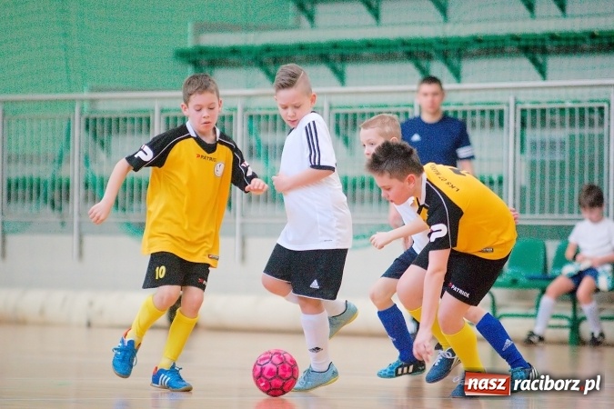 Zdjęcie w galerii na portalu naszraciborz.pl: Zimowa Liga Halowa: Ostatnia kolejka zmagań żaków wiadomości z regionu