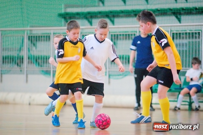 Zdjęcie w galerii na portalu naszraciborz.pl: Zimowa Liga Halowa: Ostatnia kolejka zmagań żaków wiadomości z regionu