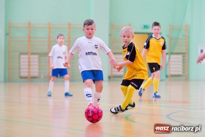 Zdjęcie w galerii na portalu naszraciborz.pl: Zimowa Liga Halowa: Ostatnia kolejka zmagań żaków wiadomości z regionu