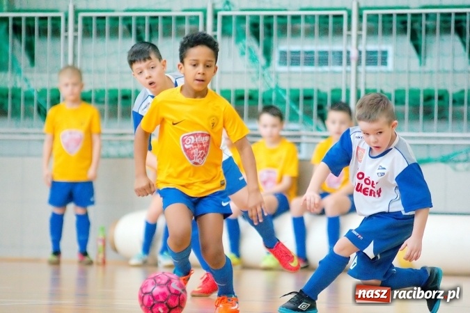 Zdjęcie w galerii na portalu naszraciborz.pl: Zimowa Liga Halowa: Ostatnia kolejka zmagań żaków wiadomości z regionu