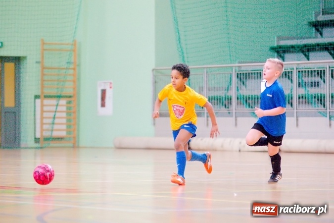 Zdjęcie w galerii na portalu naszraciborz.pl: Zimowa Liga Halowa: Ostatnia kolejka zmagań żaków wiadomości z regionu