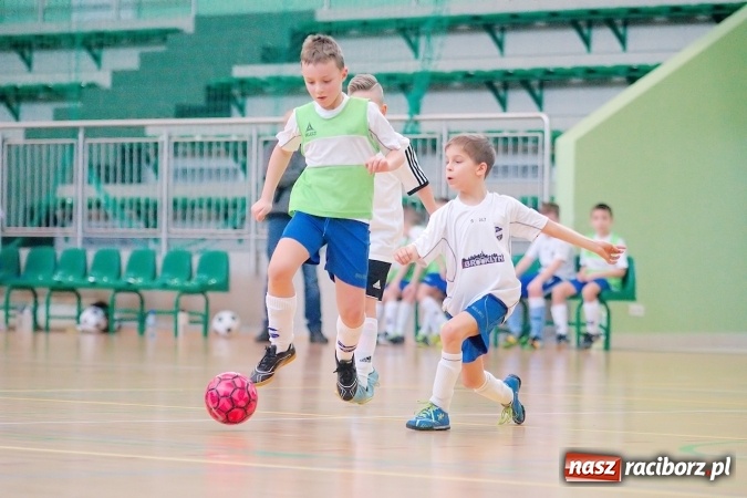 Zdjęcie w galerii na portalu naszraciborz.pl: Zimowa Liga Halowa: Ostatnia kolejka zmagań żaków wiadomości z regionu