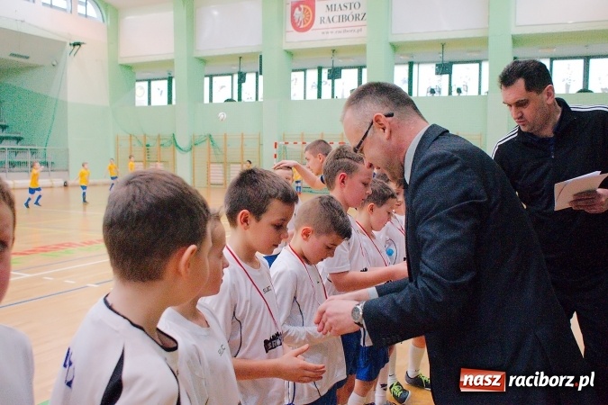 Zdjęcie w galerii na portalu naszraciborz.pl: Zimowa Liga Halowa: Ostatnia kolejka zmagań żaków wiadomości z regionu