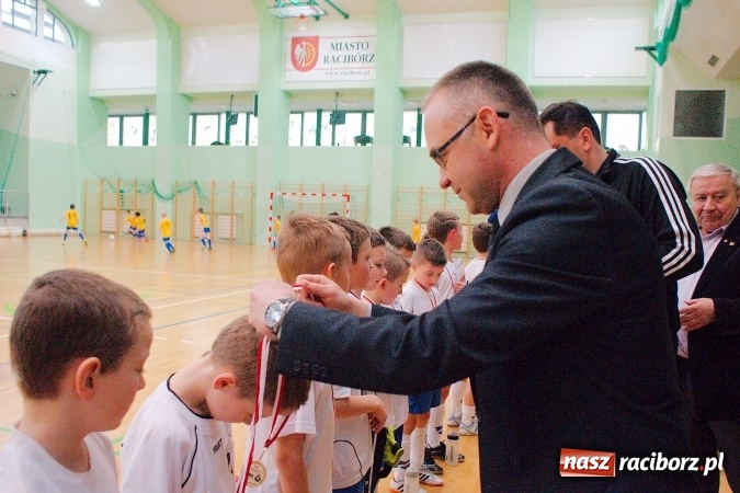 Zdjęcie w galerii na portalu naszraciborz.pl: Zimowa Liga Halowa: Ostatnia kolejka zmagań żaków wiadomości z regionu