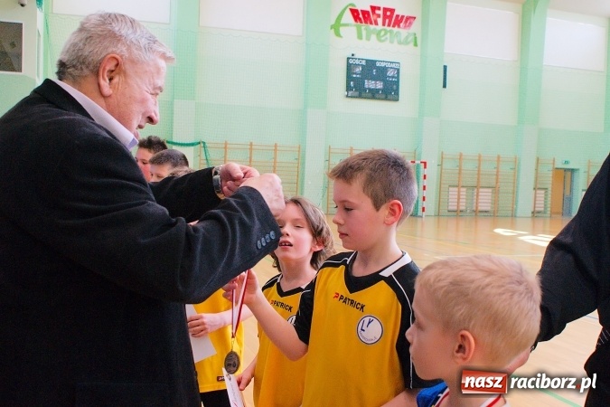 Zdjęcie w galerii na portalu naszraciborz.pl: Zimowa Liga Halowa: Ostatnia kolejka zmagań żaków wiadomości z regionu