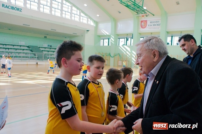 Zdjęcie w galerii na portalu naszraciborz.pl: Zimowa Liga Halowa: Ostatnia kolejka zmagań żaków wiadomości z regionu