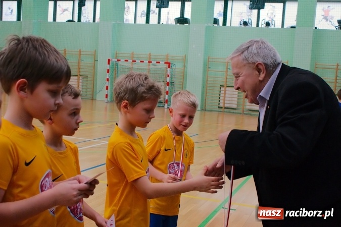 Zdjęcie w galerii na portalu naszraciborz.pl: Zimowa Liga Halowa: Ostatnia kolejka zmagań żaków wiadomości z regionu