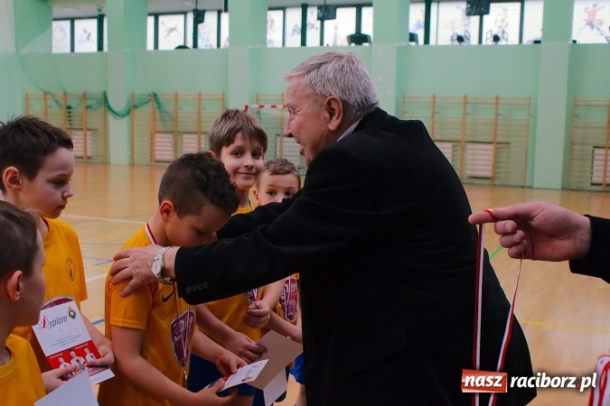 Zdjęcie w galerii na portalu naszraciborz.pl: Zimowa Liga Halowa: Ostatnia kolejka zmagań żaków wiadomości z regionu