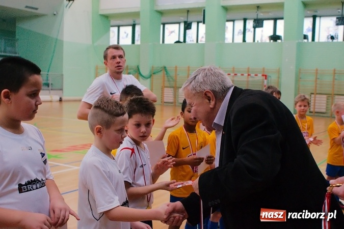 Zdjęcie w galerii na portalu naszraciborz.pl: Zimowa Liga Halowa: Ostatnia kolejka zmagań żaków wiadomości z regionu