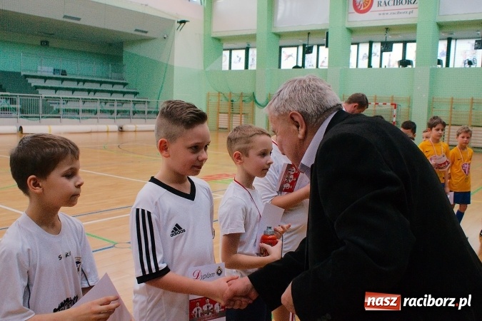 Zdjęcie w galerii na portalu naszraciborz.pl: Zimowa Liga Halowa: Ostatnia kolejka zmagań żaków wiadomości z regionu