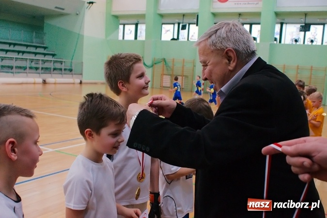 Zdjęcie w galerii na portalu naszraciborz.pl: Zimowa Liga Halowa: Ostatnia kolejka zmagań żaków wiadomości z regionu
