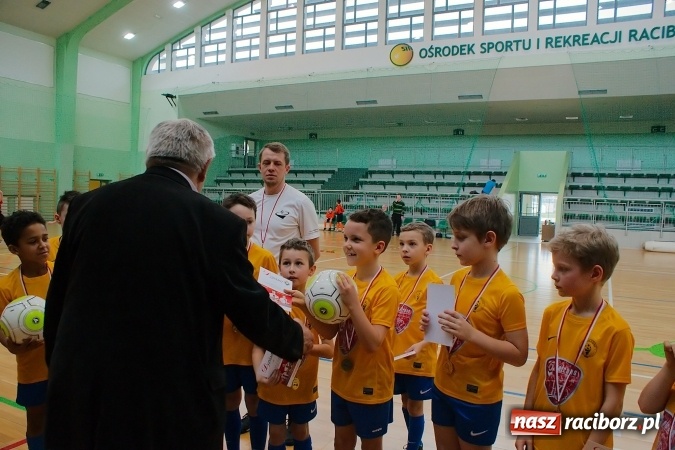 Zdjęcie w galerii na portalu naszraciborz.pl: Zimowa Liga Halowa: Ostatnia kolejka zmagań żaków wiadomości z regionu