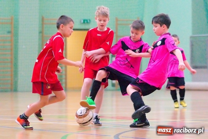 Zdjęcie w galerii na portalu naszraciborz.pl: Zimowa Liga Halowa: Ostatnia kolejka zmagań żaków wiadomości z regionu