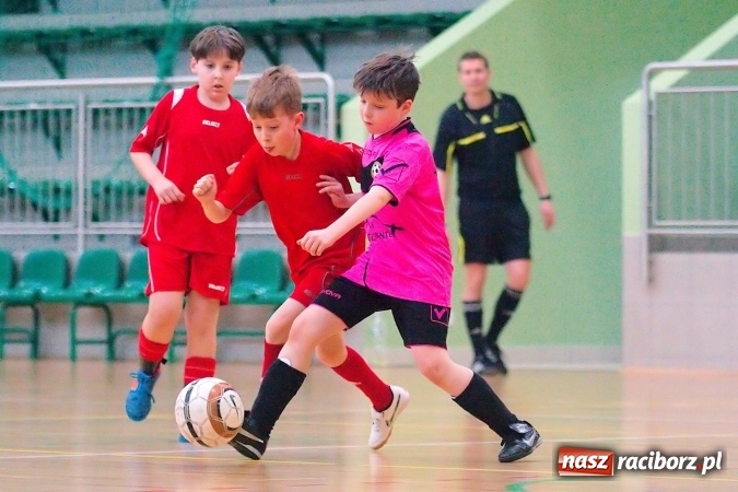 Zdjęcie w galerii na portalu naszraciborz.pl: Zimowa Liga Halowa: Ostatnia kolejka zmagań żaków wiadomości z regionu