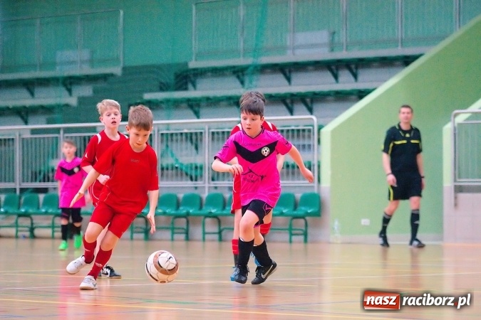 Zdjęcie w galerii na portalu naszraciborz.pl: Zimowa Liga Halowa: Ostatnia kolejka zmagań żaków wiadomości z regionu