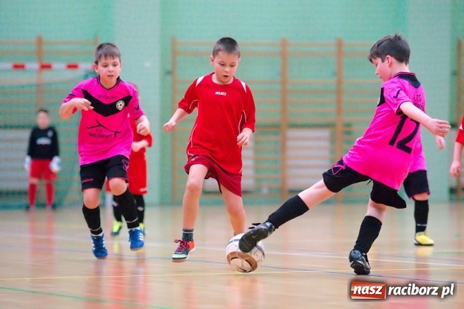 Zdjęcie w galerii na portalu naszraciborz.pl: Zimowa Liga Halowa: Ostatnia kolejka zmagań żaków wiadomości z regionu