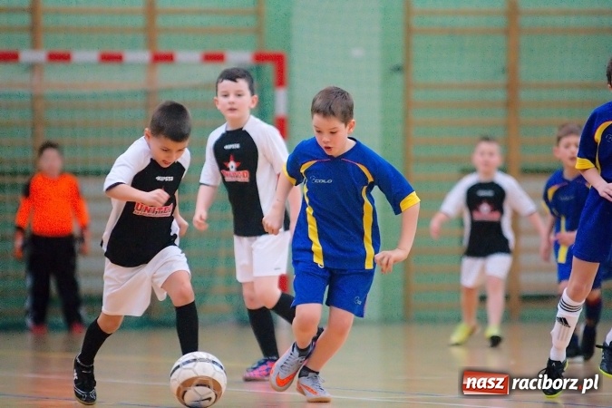 Zdjęcie w galerii na portalu naszraciborz.pl: Zimowa Liga Halowa: Ostatnia kolejka zmagań żaków wiadomości z regionu