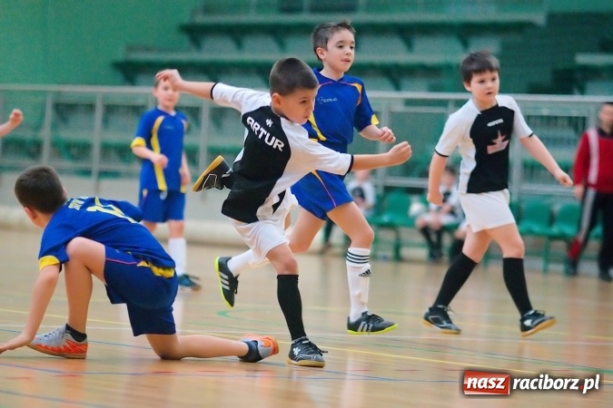 Zdjęcie w galerii na portalu naszraciborz.pl: Zimowa Liga Halowa: Ostatnia kolejka zmagań żaków wiadomości z regionu