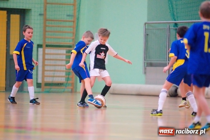Zdjęcie w galerii na portalu naszraciborz.pl: Zimowa Liga Halowa: Ostatnia kolejka zmagań żaków wiadomości z regionu