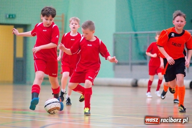 Zdjęcie w galerii na portalu naszraciborz.pl: Zimowa Liga Halowa: Ostatnia kolejka zmagań żaków wiadomości z regionu