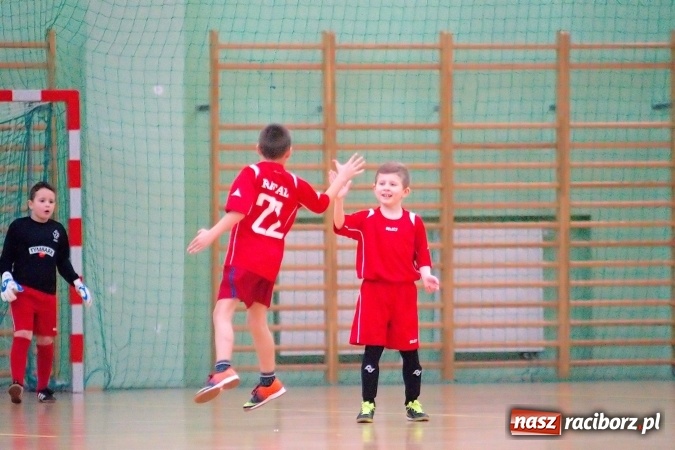 Zdjęcie w galerii na portalu naszraciborz.pl: Zimowa Liga Halowa: Ostatnia kolejka zmagań żaków wiadomości z regionu