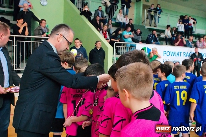 Zdjęcie w galerii na portalu naszraciborz.pl: Zimowa Liga Halowa: Ostatnia kolejka zmagań żaków wiadomości z regionu