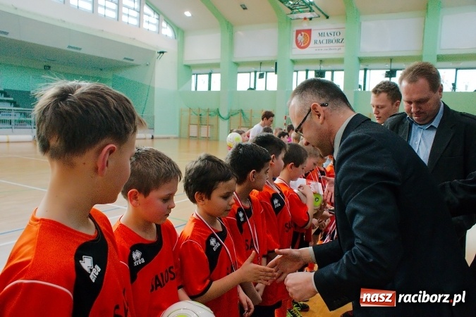 Zdjęcie w galerii na portalu naszraciborz.pl: Zimowa Liga Halowa: Ostatnia kolejka zmagań żaków wiadomości z regionu